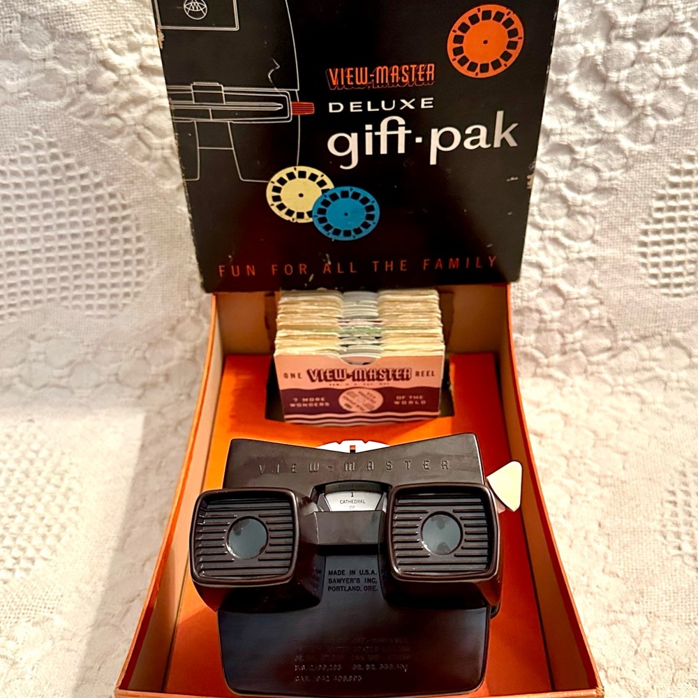 COPY - Vtg 1942 View Master Deluxe Gift Pak w Light & 35 Reels in Original Box …